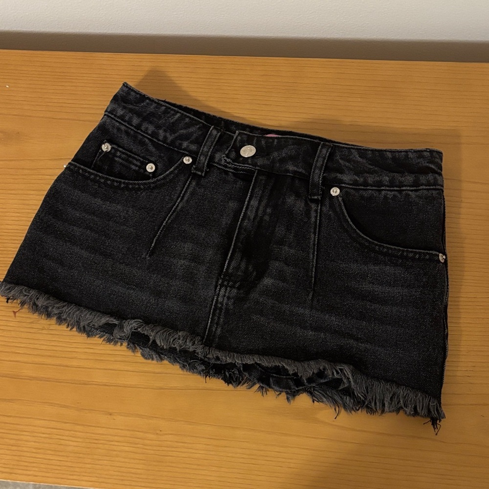 Edikted Clementine Low Rise Denim Micro Skort